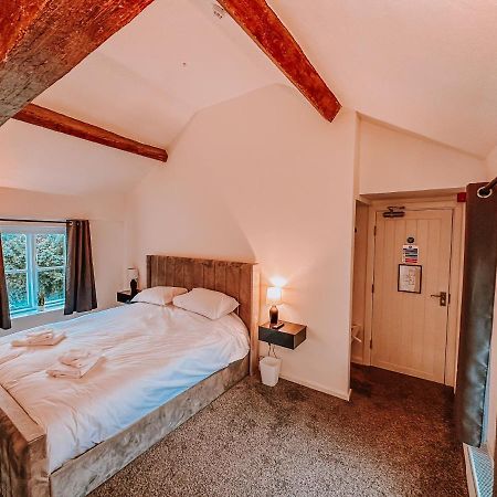 Ye Olde Original Withy Trees Hotel Bamber Bridge ภายนอก รูปภาพ