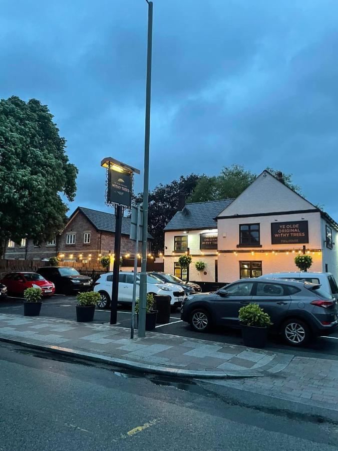 Ye Olde Original Withy Trees Hotel Bamber Bridge ภายนอก รูปภาพ